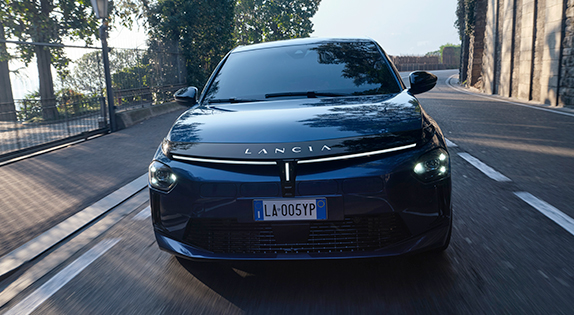 La nouvelle Lancia Ypsilon sur la route. Forfait réparation pare-brise Lancia